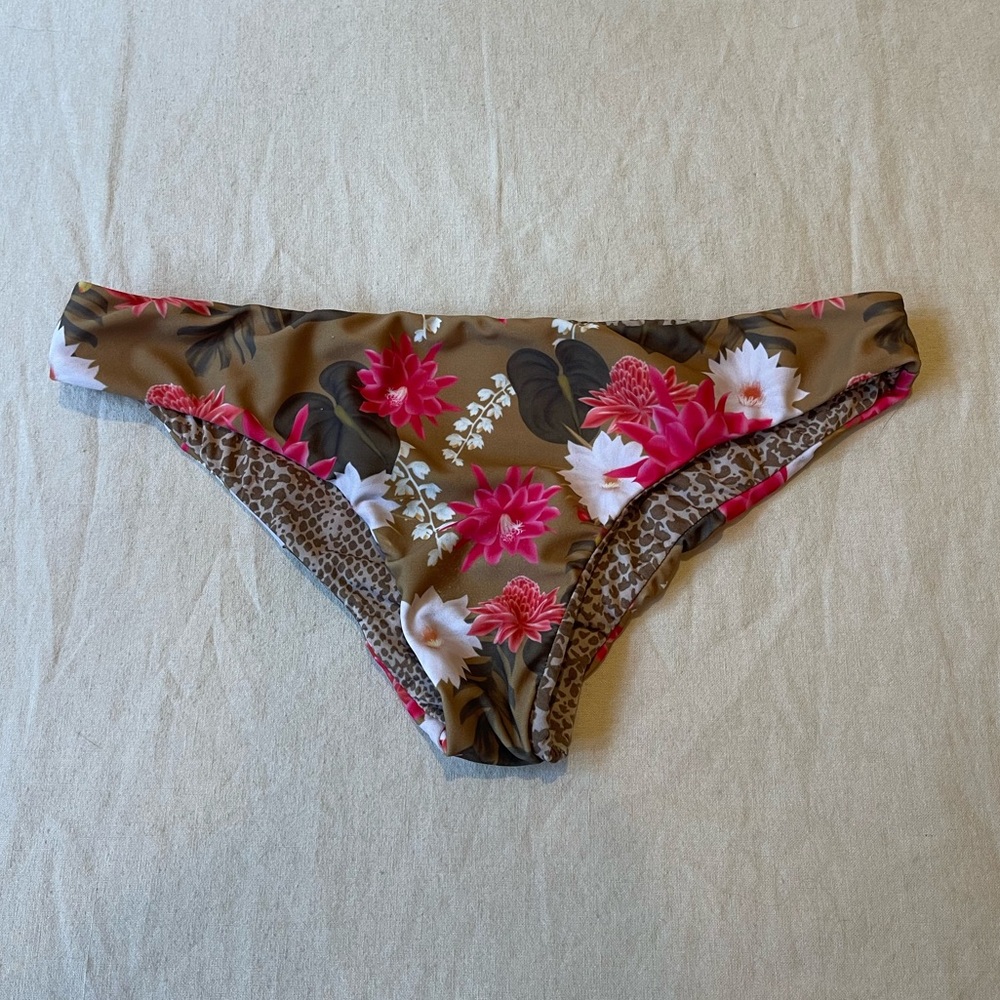 Acacia Makai bottoms